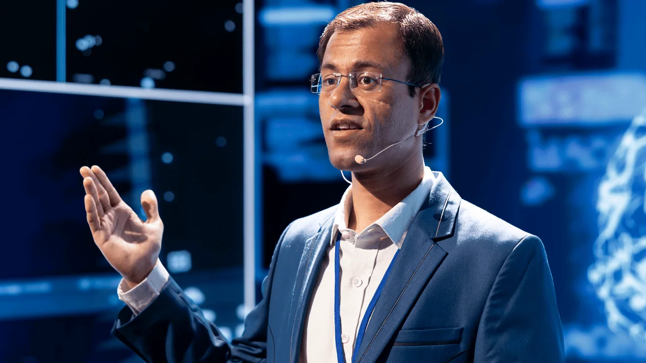 Present Tech pitch deck with confidence